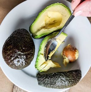 how to cut and pit an avocado