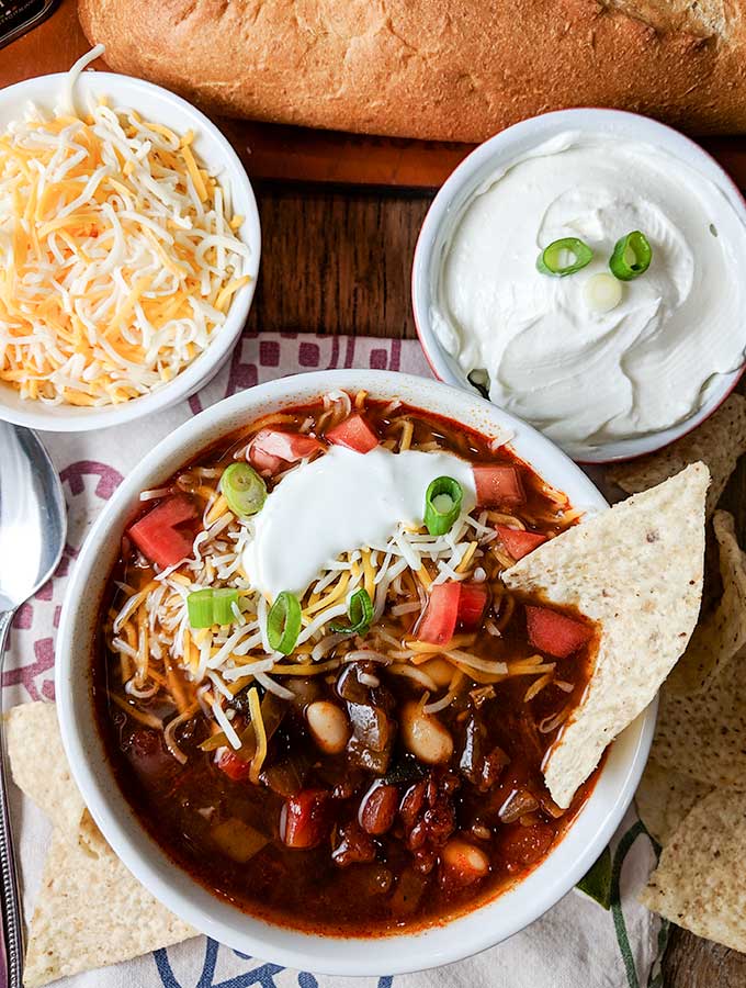 Easy Vegetarian Chili Recipe Weeknight Meal - On The Go Bites